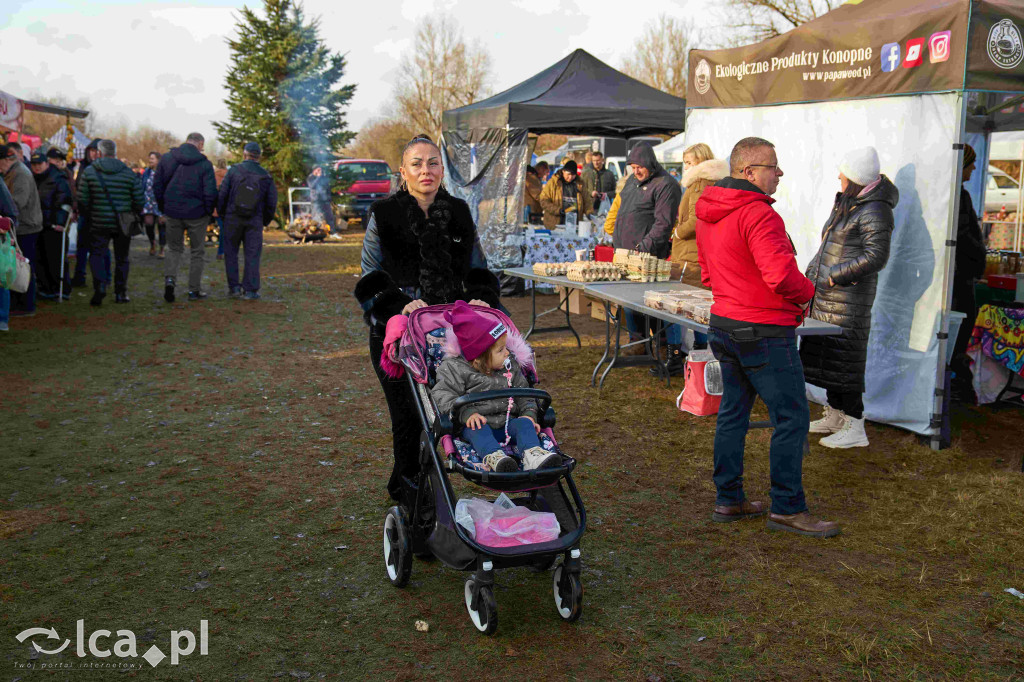 Tłumy na nowym targowisku w Bartoszowie