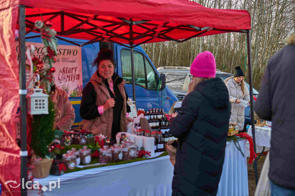 Tłumy na nowym targowisku w Bartoszowie