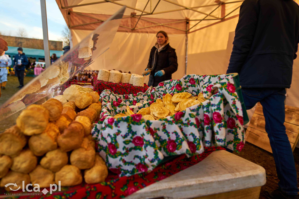 Tłumy na nowym targowisku w Bartoszowie
