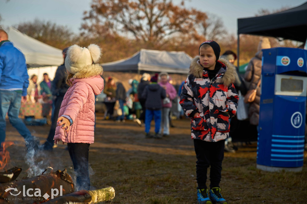 Tłumy na nowym targowisku w Bartoszowie