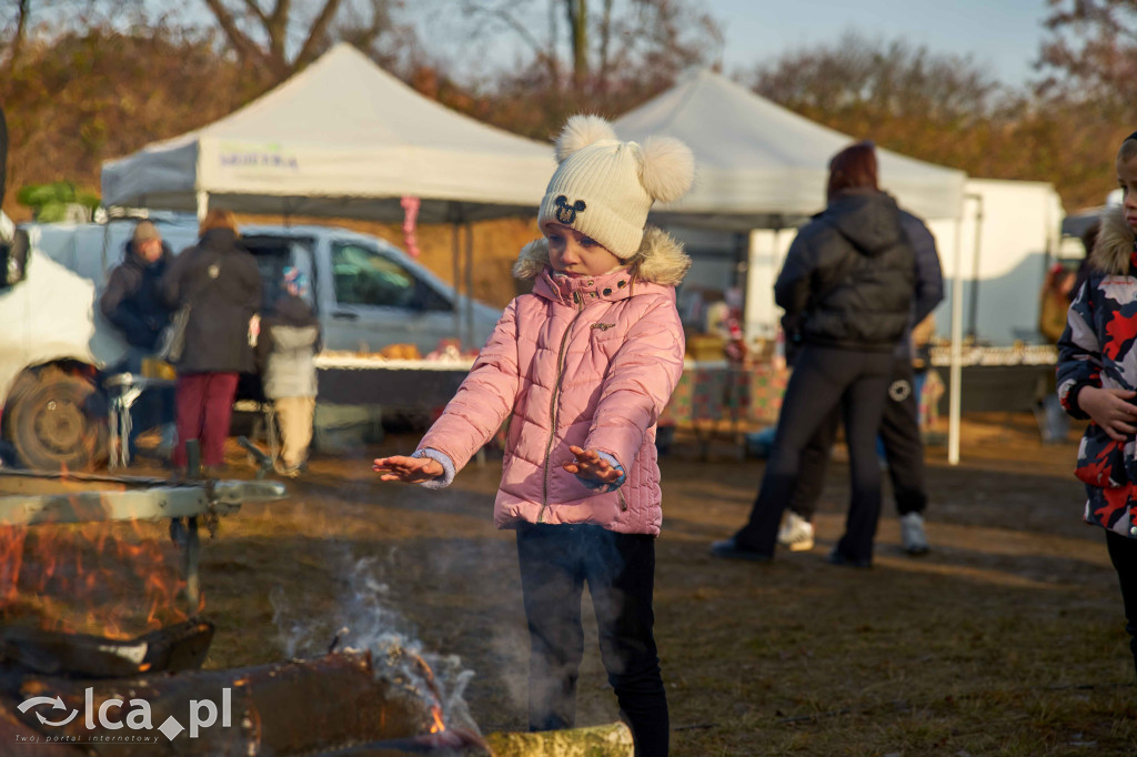 Tłumy na nowym targowisku w Bartoszowie