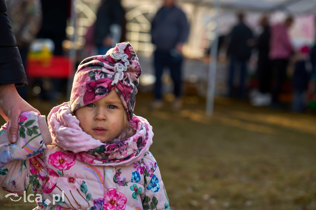 Tłumy na nowym targowisku w Bartoszowie