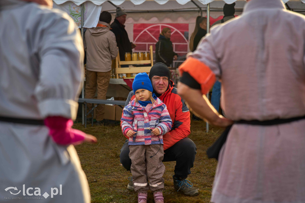 Tłumy na nowym targowisku w Bartoszowie