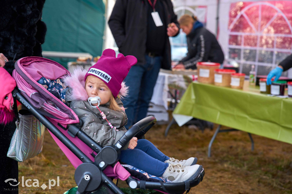 Tłumy na nowym targowisku w Bartoszowie