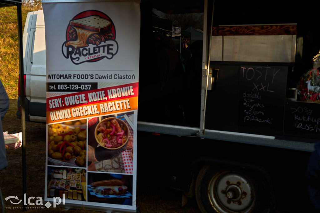 Tłumy na nowym targowisku w Bartoszowie