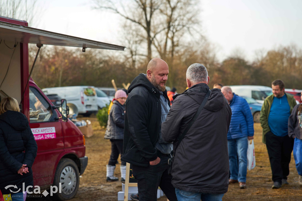 Tłumy na nowym targowisku w Bartoszowie