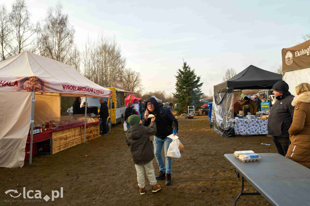 Tłumy na nowym targowisku w Bartoszowie