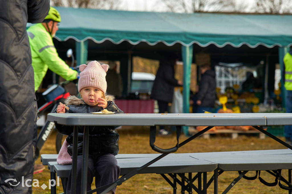 Tłumy na nowym targowisku w Bartoszowie