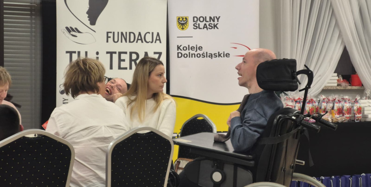 Przedświąteczne spotkanie przy jednym stole