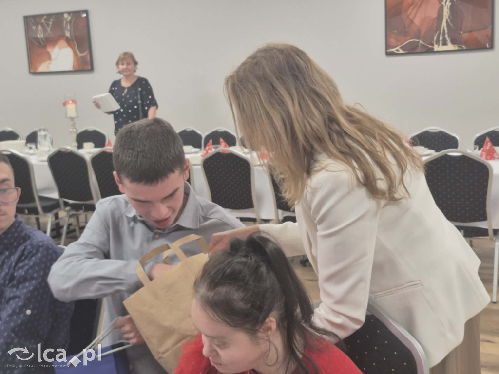 Przedświąteczne spotkanie przy jednym stole