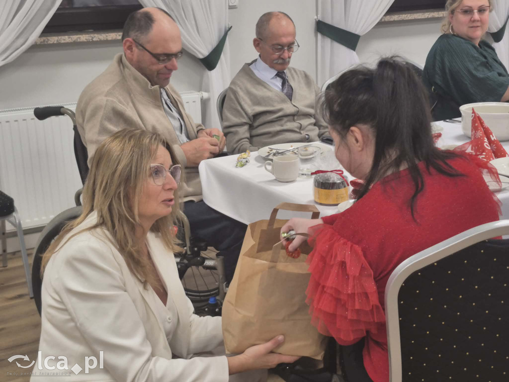 Przedświąteczne spotkanie przy jednym stole