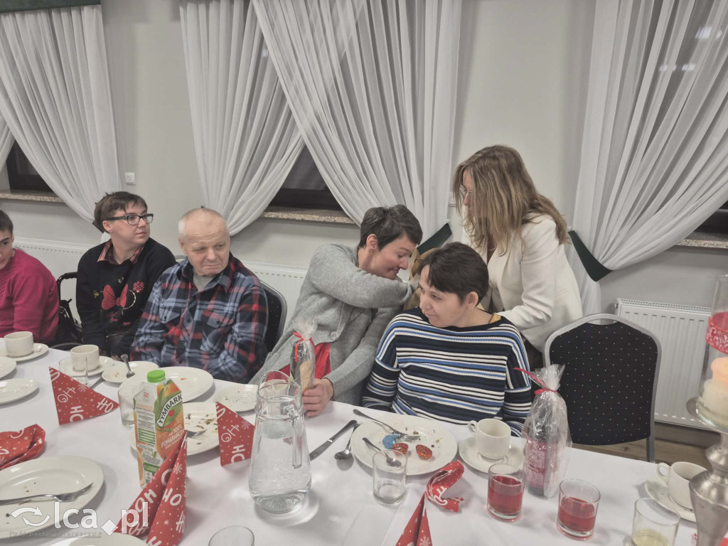 Przedświąteczne spotkanie przy jednym stole