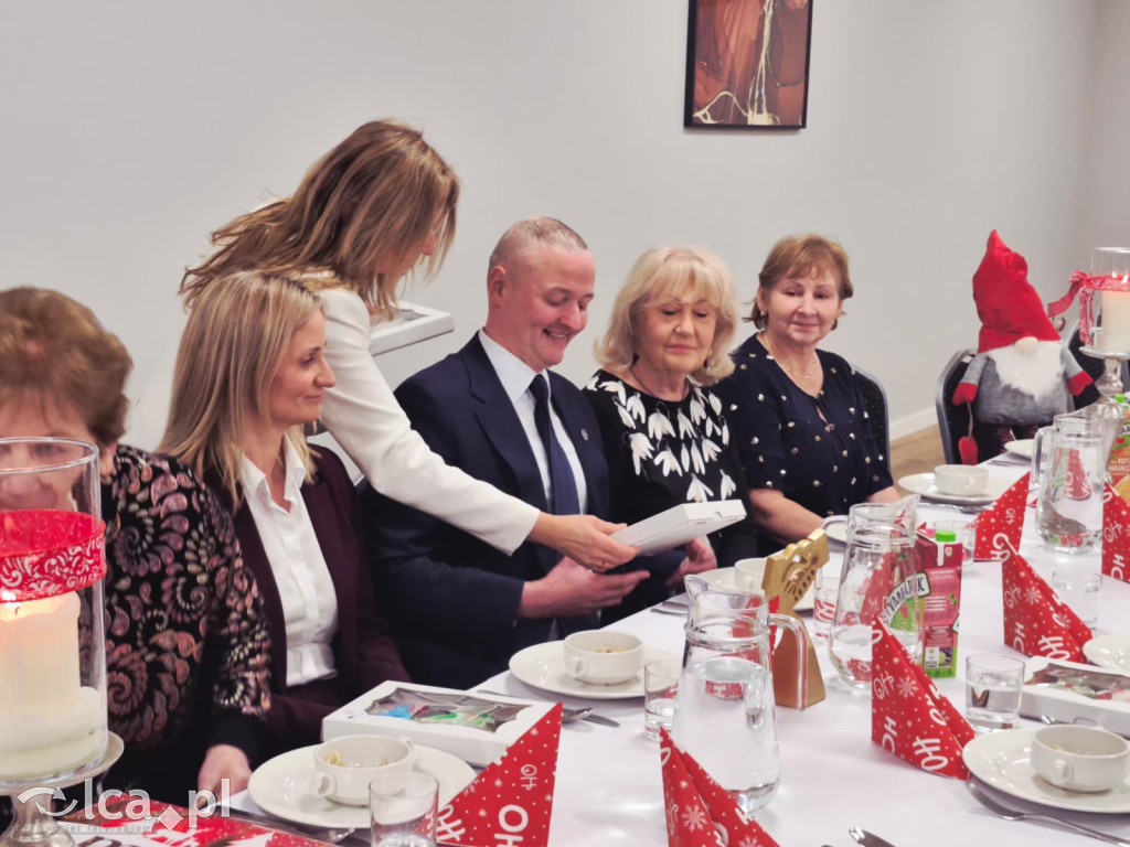 Przedświąteczne spotkanie przy jednym stole