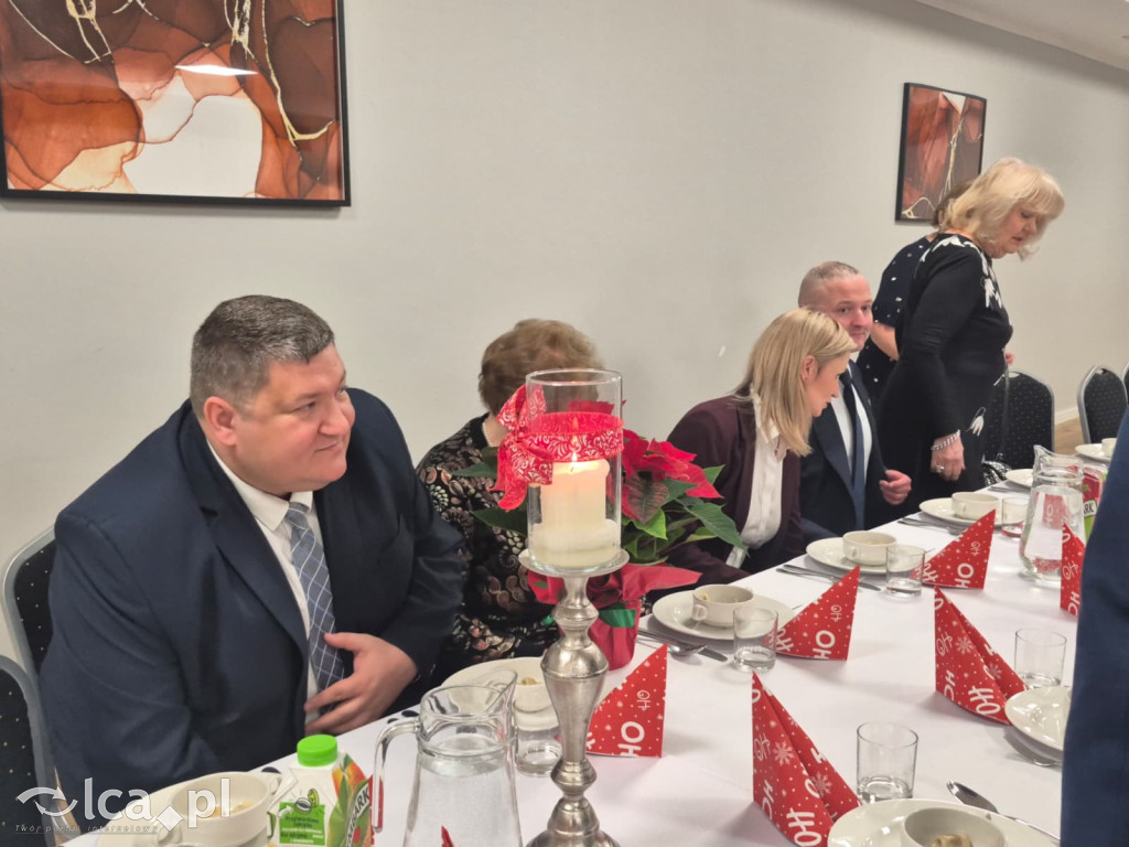 Przedświąteczne spotkanie przy jednym stole