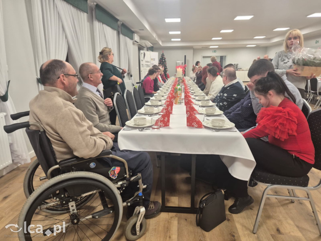 Przedświąteczne spotkanie przy jednym stole
