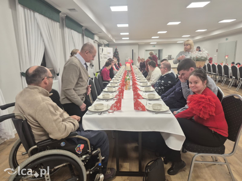 Przedświąteczne spotkanie przy jednym stole