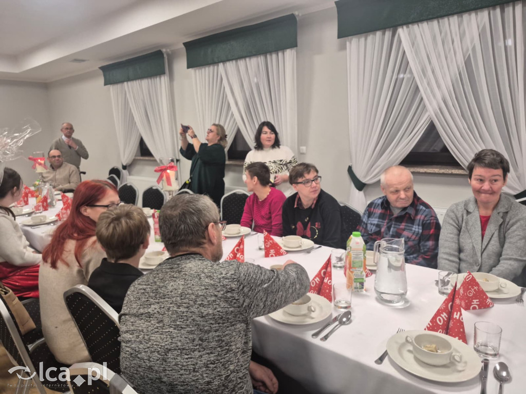 Przedświąteczne spotkanie przy jednym stole