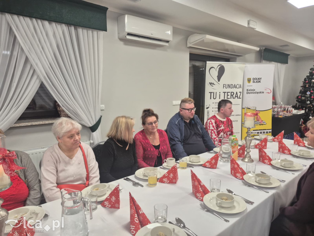 Przedświąteczne spotkanie przy jednym stole