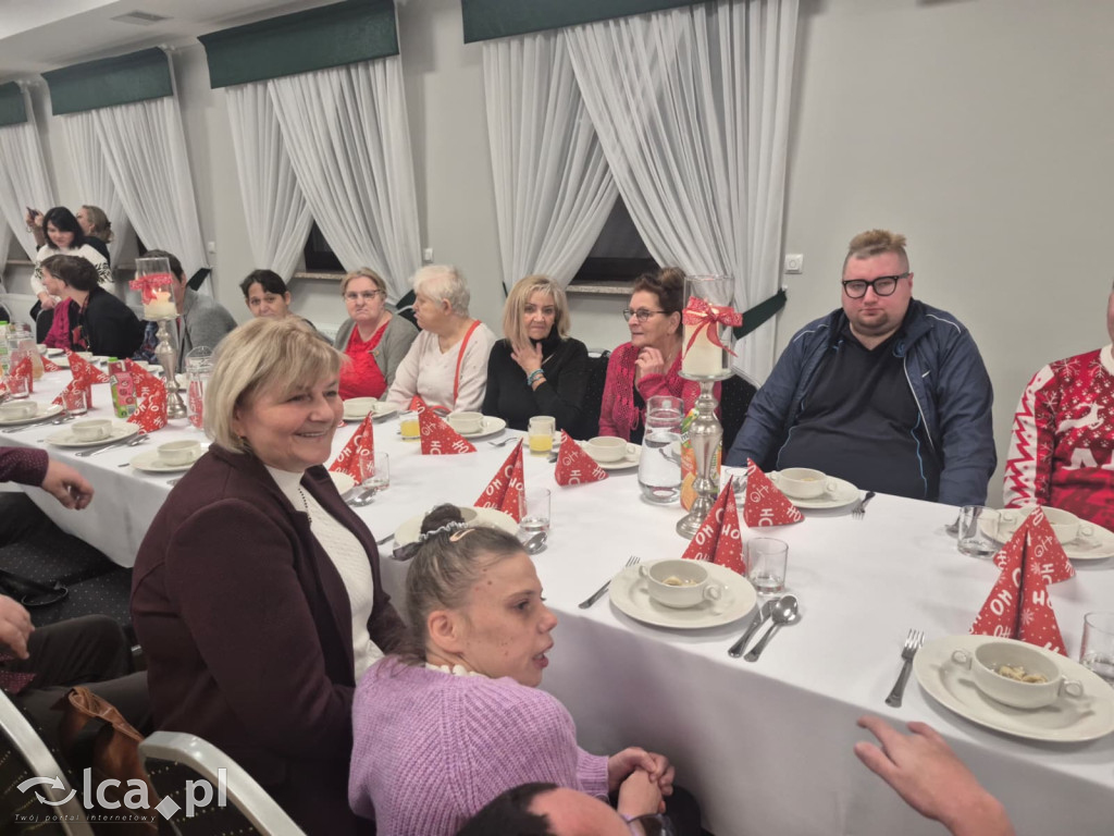Przedświąteczne spotkanie przy jednym stole