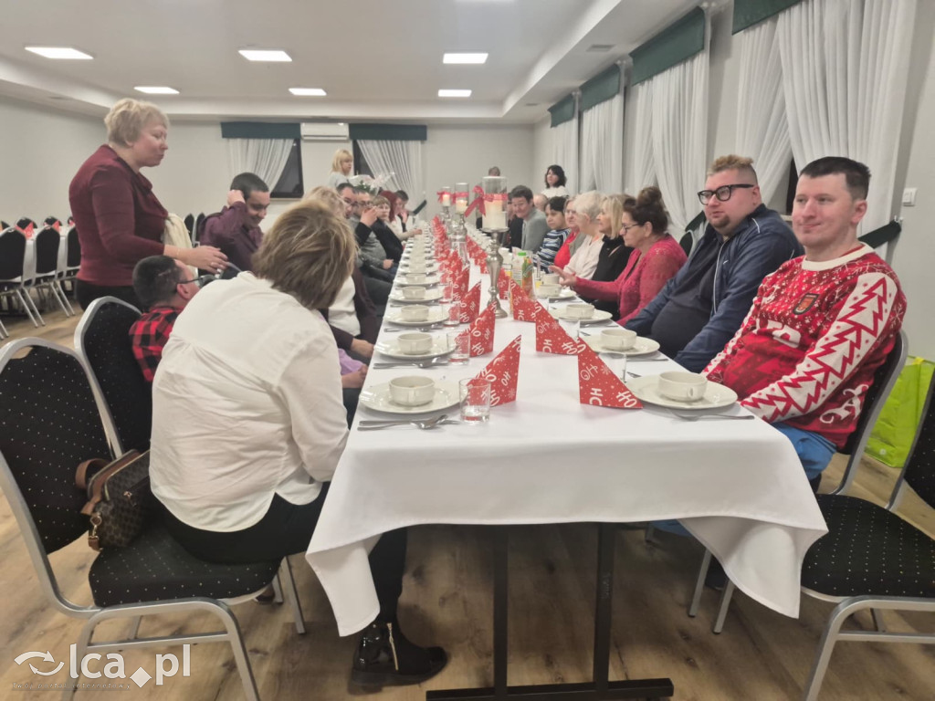 Przedświąteczne spotkanie przy jednym stole