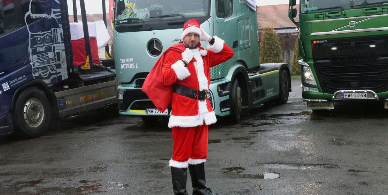 Drogowi Mikołajowie z prezentami