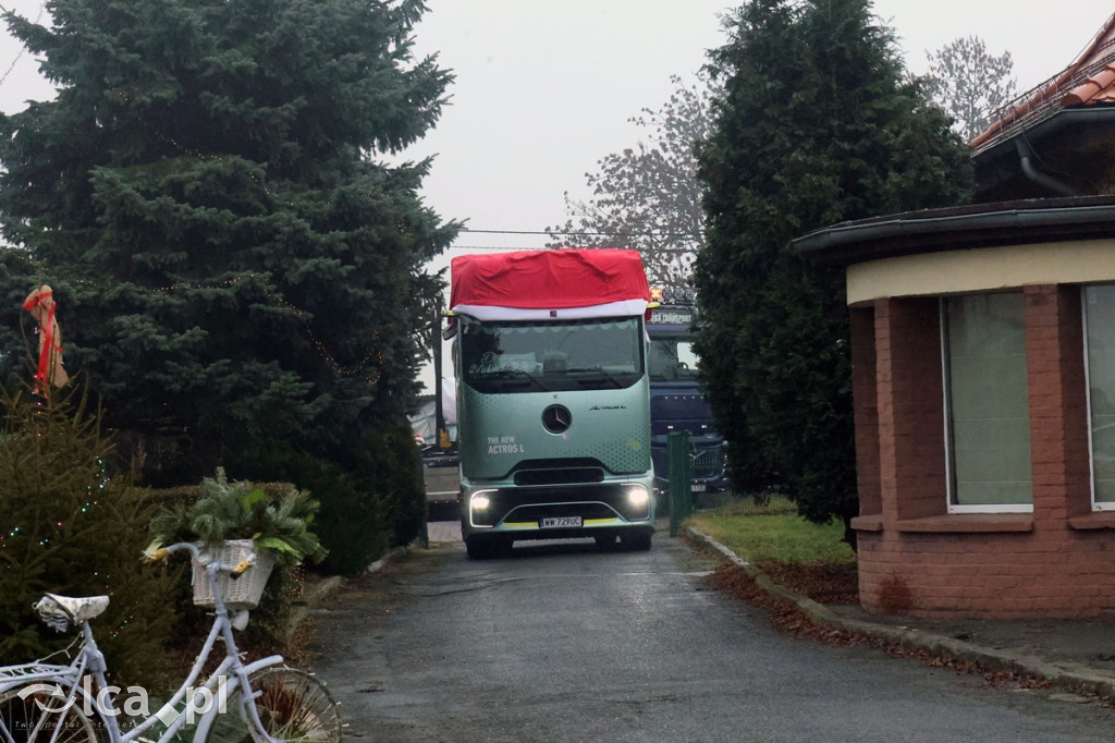 Drogowi Mikołajowie z prezentami