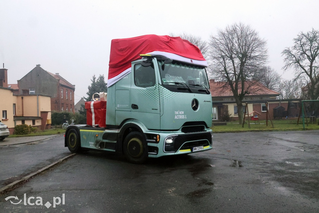 Drogowi Mikołajowie z prezentami