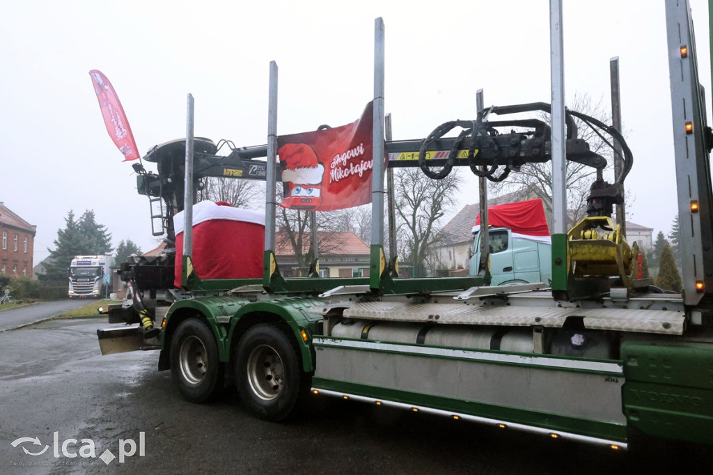 Drogowi Mikołajowie z prezentami