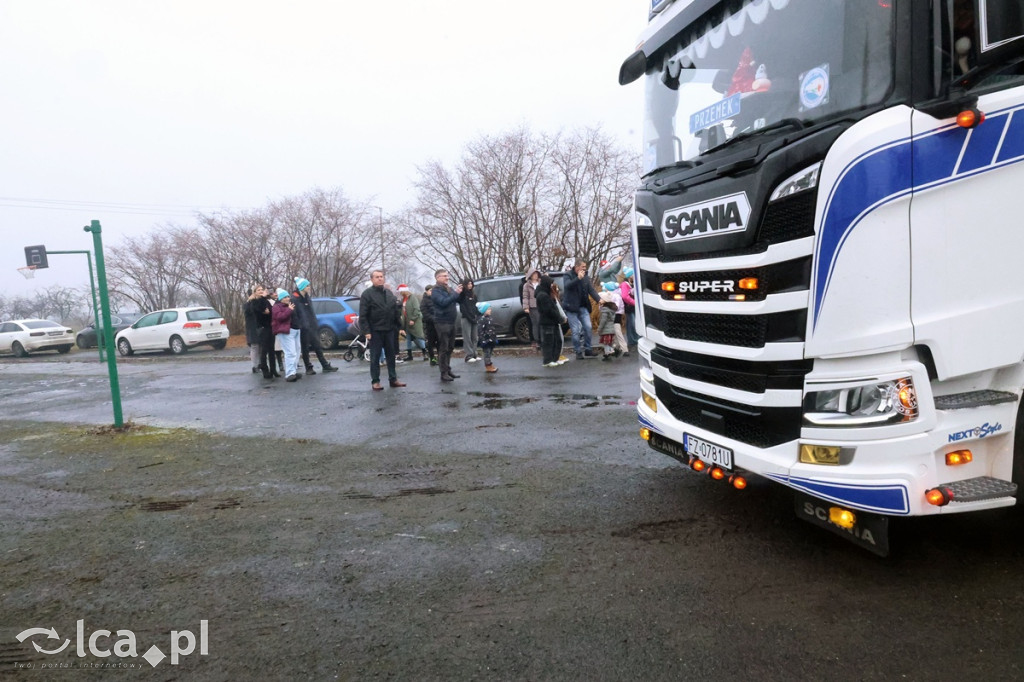 Drogowi Mikołajowie z prezentami