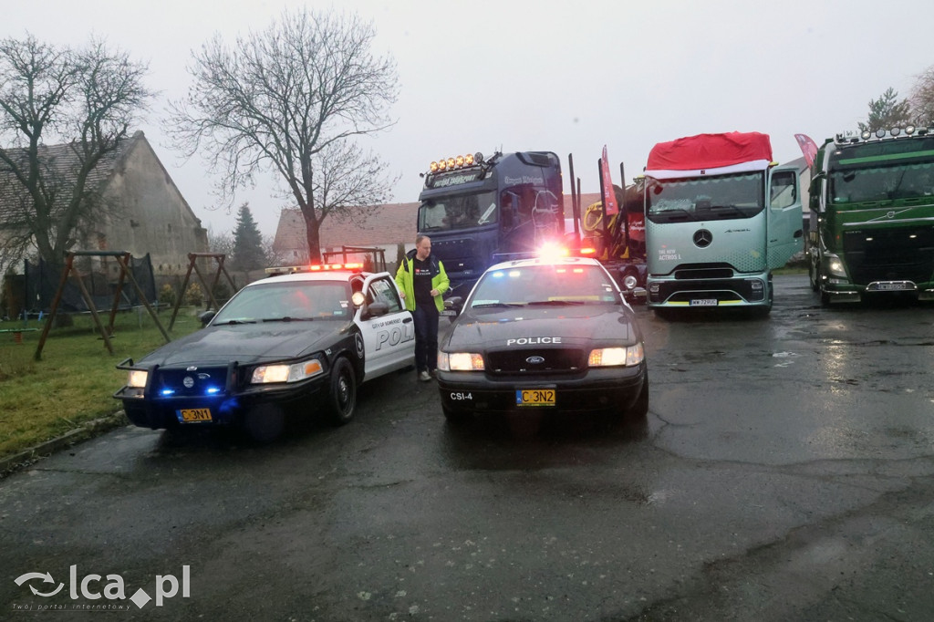 Drogowi Mikołajowie z prezentami