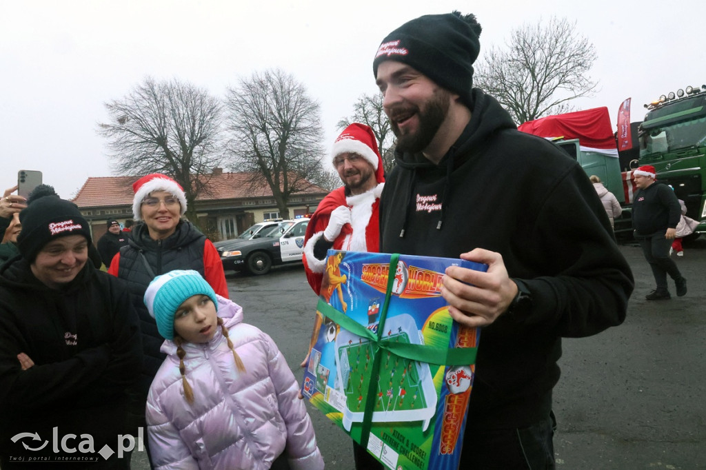 Drogowi Mikołajowie z prezentami
