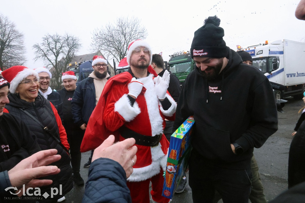 Drogowi Mikołajowie z prezentami