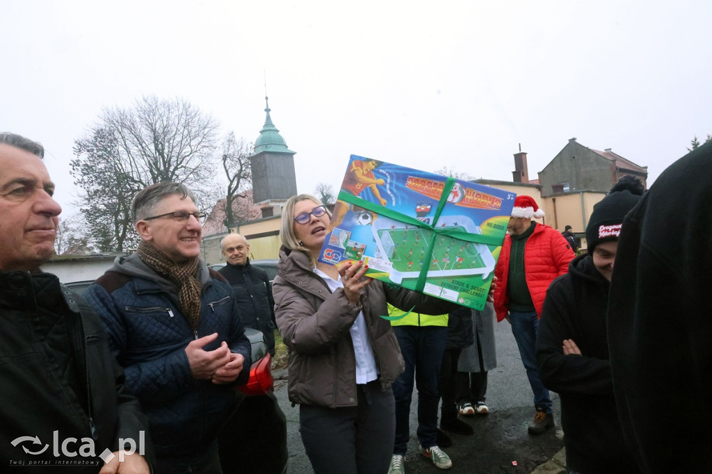 Drogowi Mikołajowie z prezentami