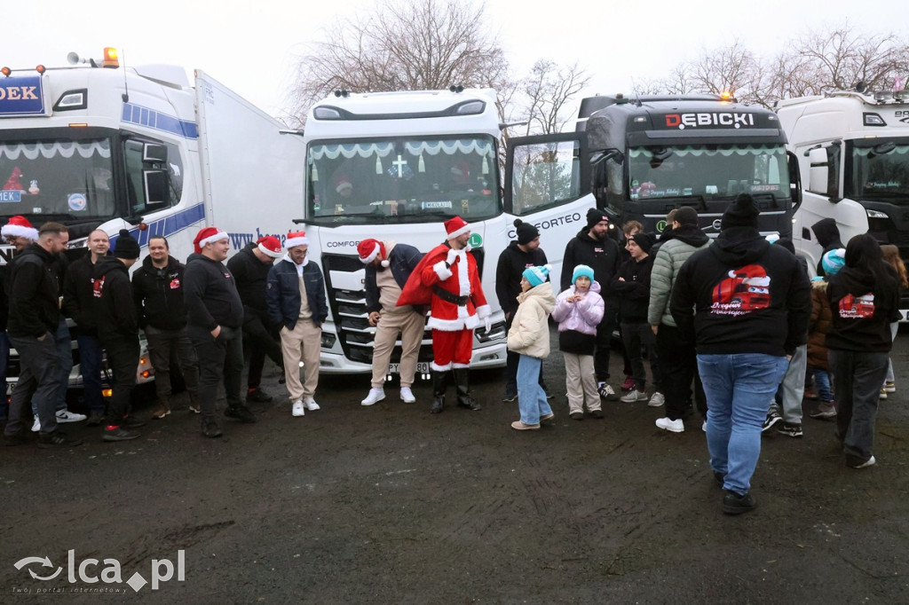Drogowi Mikołajowie z prezentami