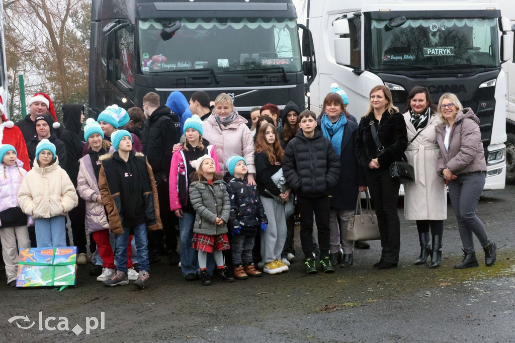 Drogowi Mikołajowie z prezentami