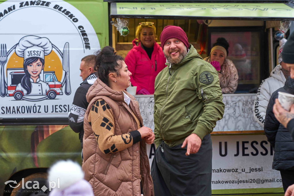 Tłumy na nowym targowisku w Bartoszowie