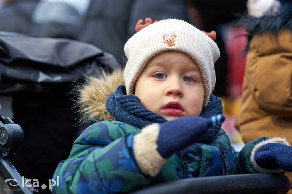 Tłumy na nowym targowisku w Bartoszowie