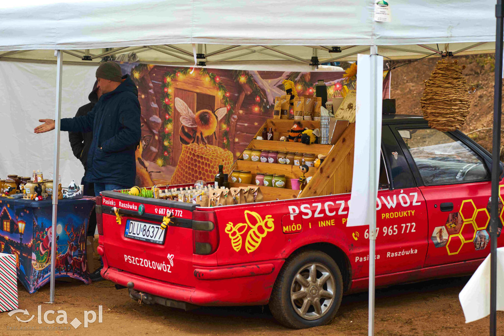 Tłumy na nowym targowisku w Bartoszowie