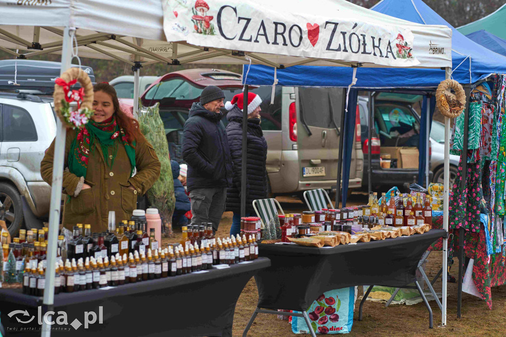 Tłumy na nowym targowisku w Bartoszowie