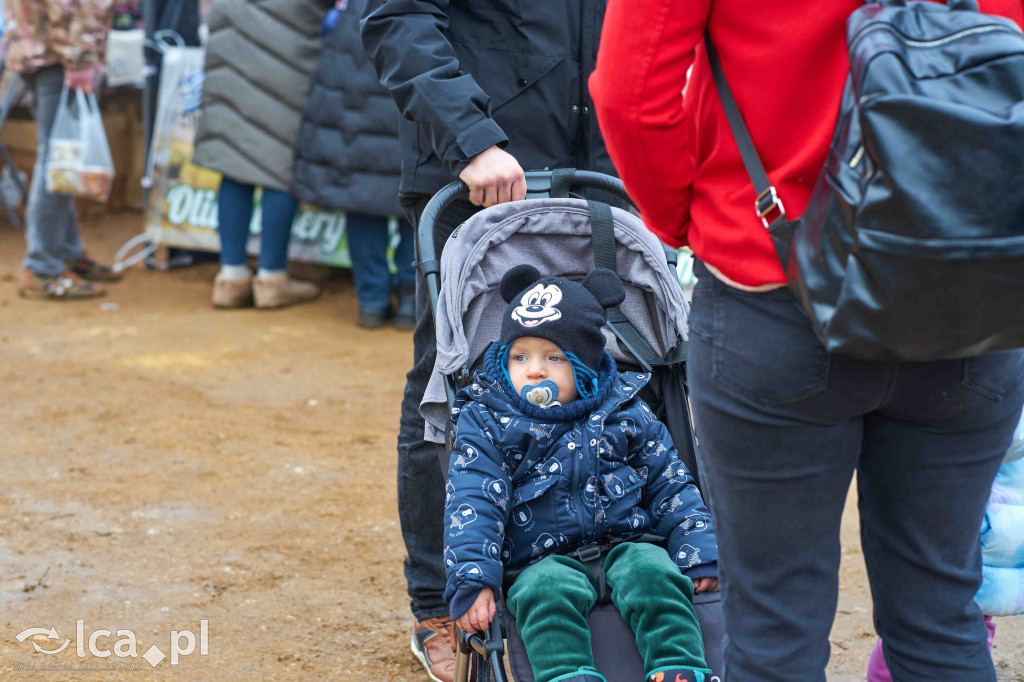 Tłumy na nowym targowisku w Bartoszowie