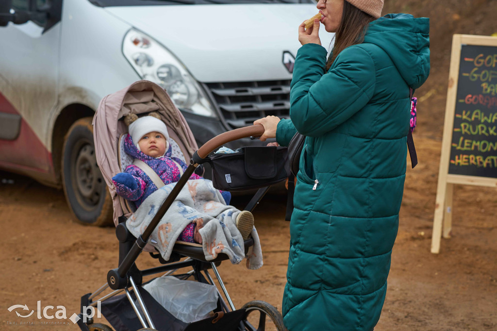Tłumy na nowym targowisku w Bartoszowie