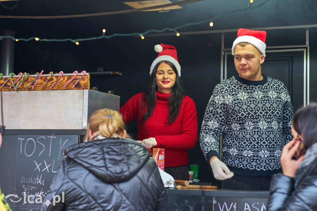 Tłumy na nowym targowisku w Bartoszowie