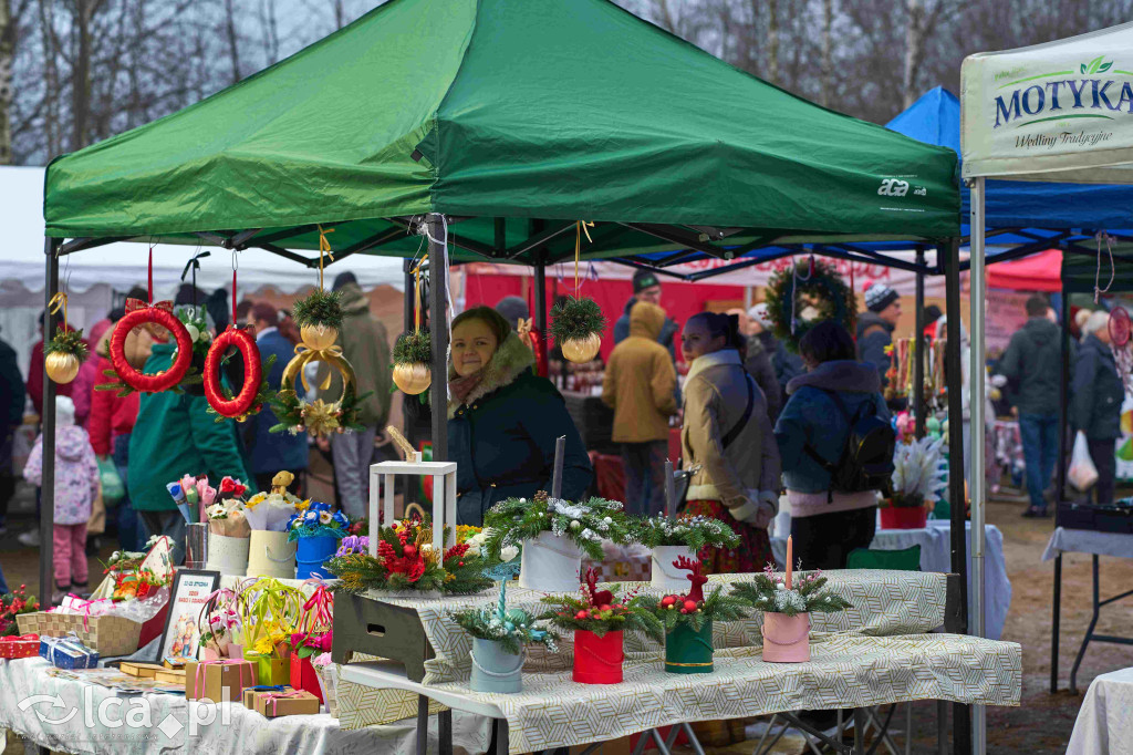 Tłumy na nowym targowisku w Bartoszowie