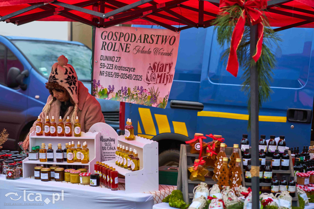 Tłumy na nowym targowisku w Bartoszowie