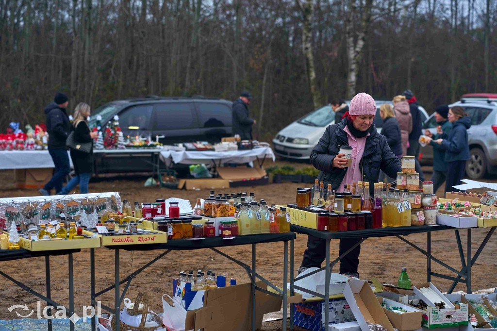 Tłumy na nowym targowisku w Bartoszowie