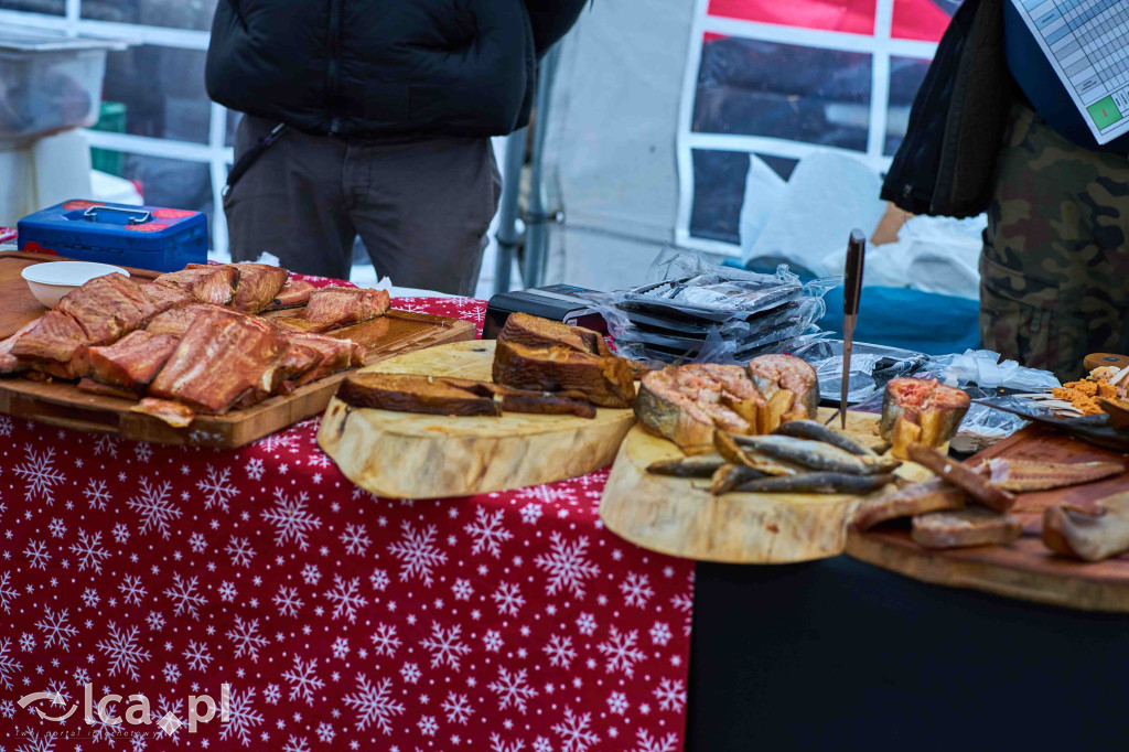 Tłumy na nowym targowisku w Bartoszowie