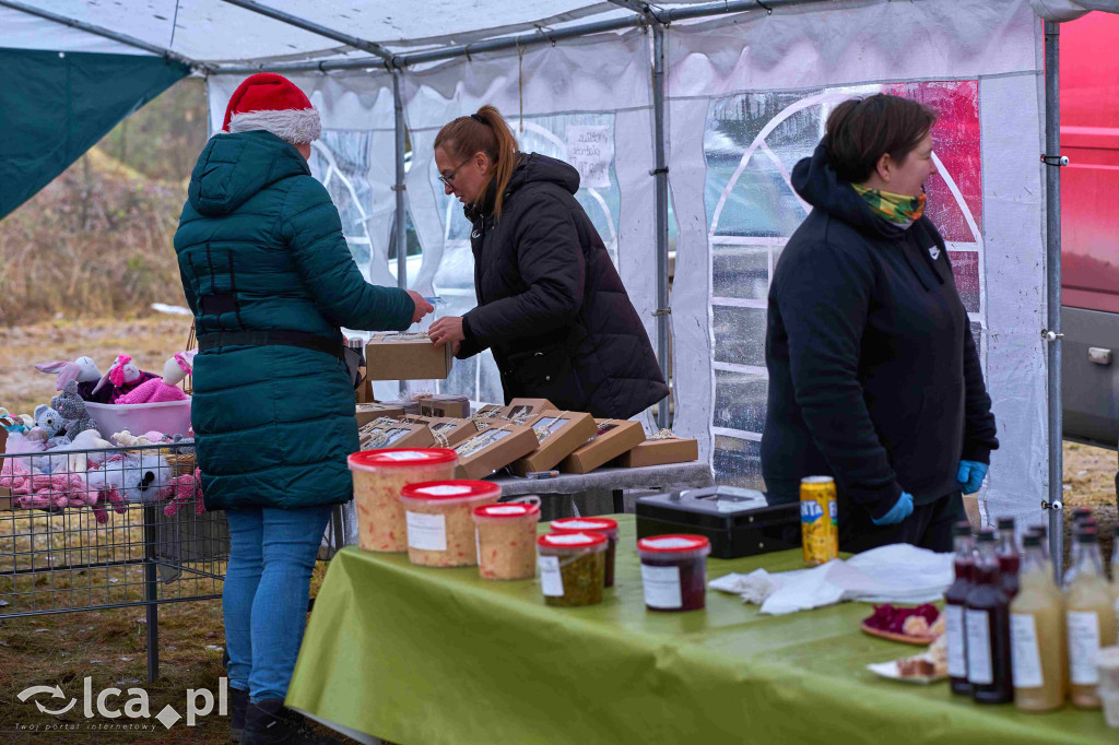 Tłumy na nowym targowisku w Bartoszowie