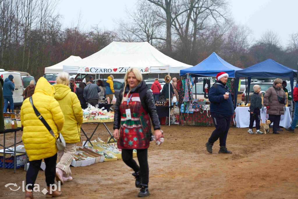 Tłumy na nowym targowisku w Bartoszowie