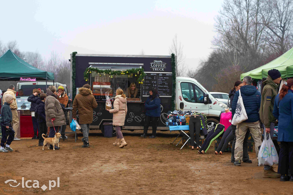 Tłumy na nowym targowisku w Bartoszowie