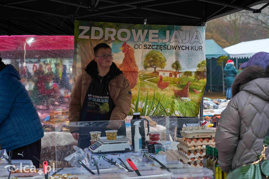 Tłumy na nowym targowisku w Bartoszowie